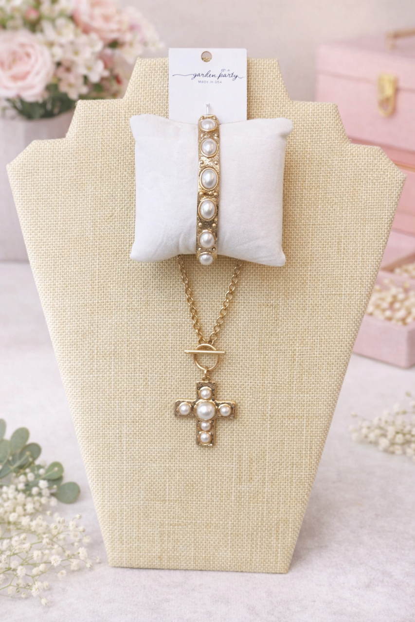 Pearl & Hammered Gold Bangle